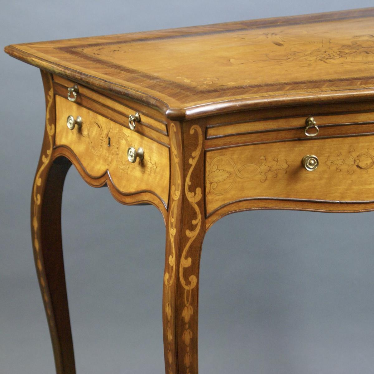 George III period satinwood cabriole leg dressing table