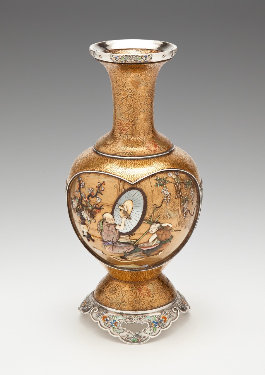 Japanese gold lacquer vase 