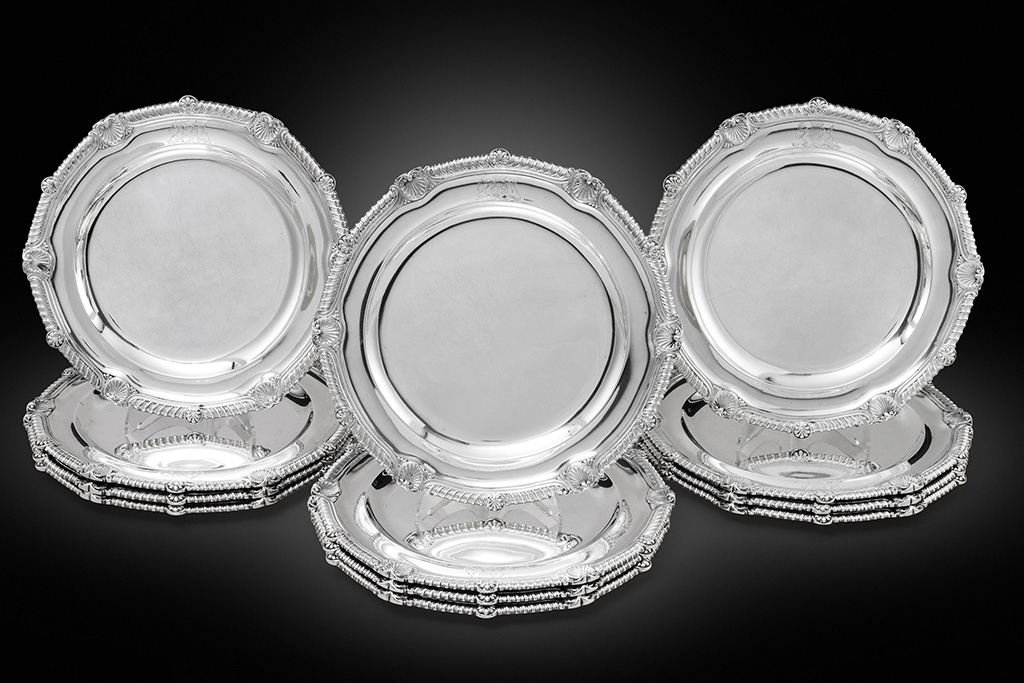 Set of Twelve George III Dinner plates
