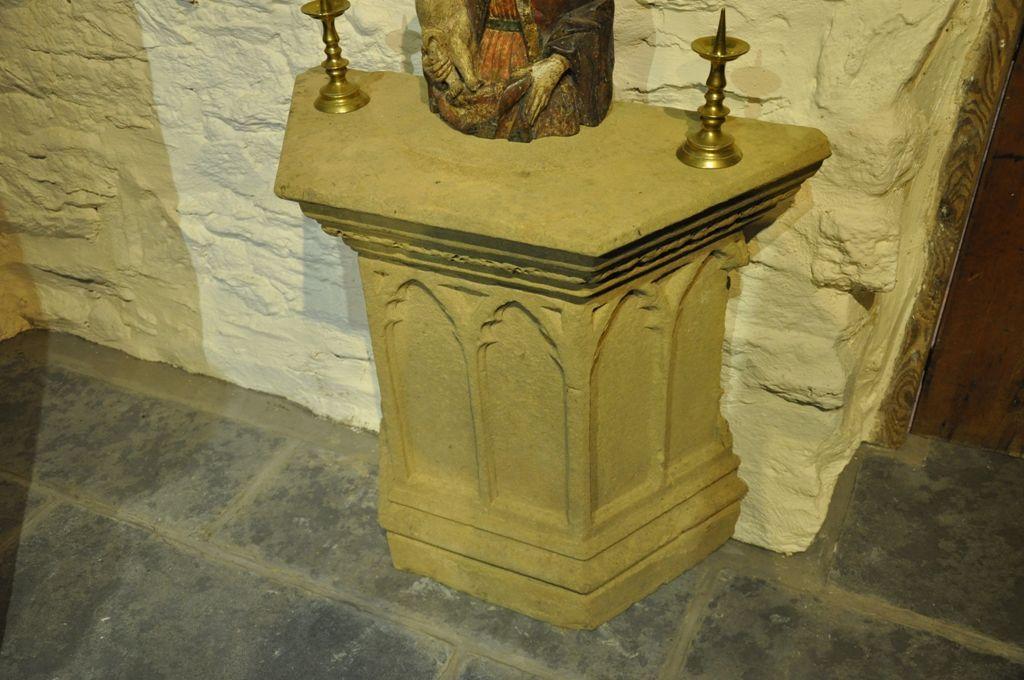 MEDIEVAL ENGLISH LIMESTONE CONSOLE TABLE OF CREDENCE FORM. CIRCA 1500.