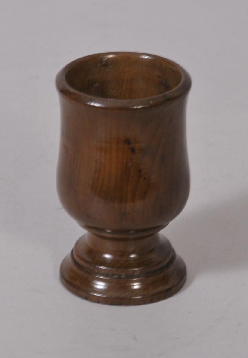S/2819 Antique Treen 18th Century Yew Wood Egg Cup