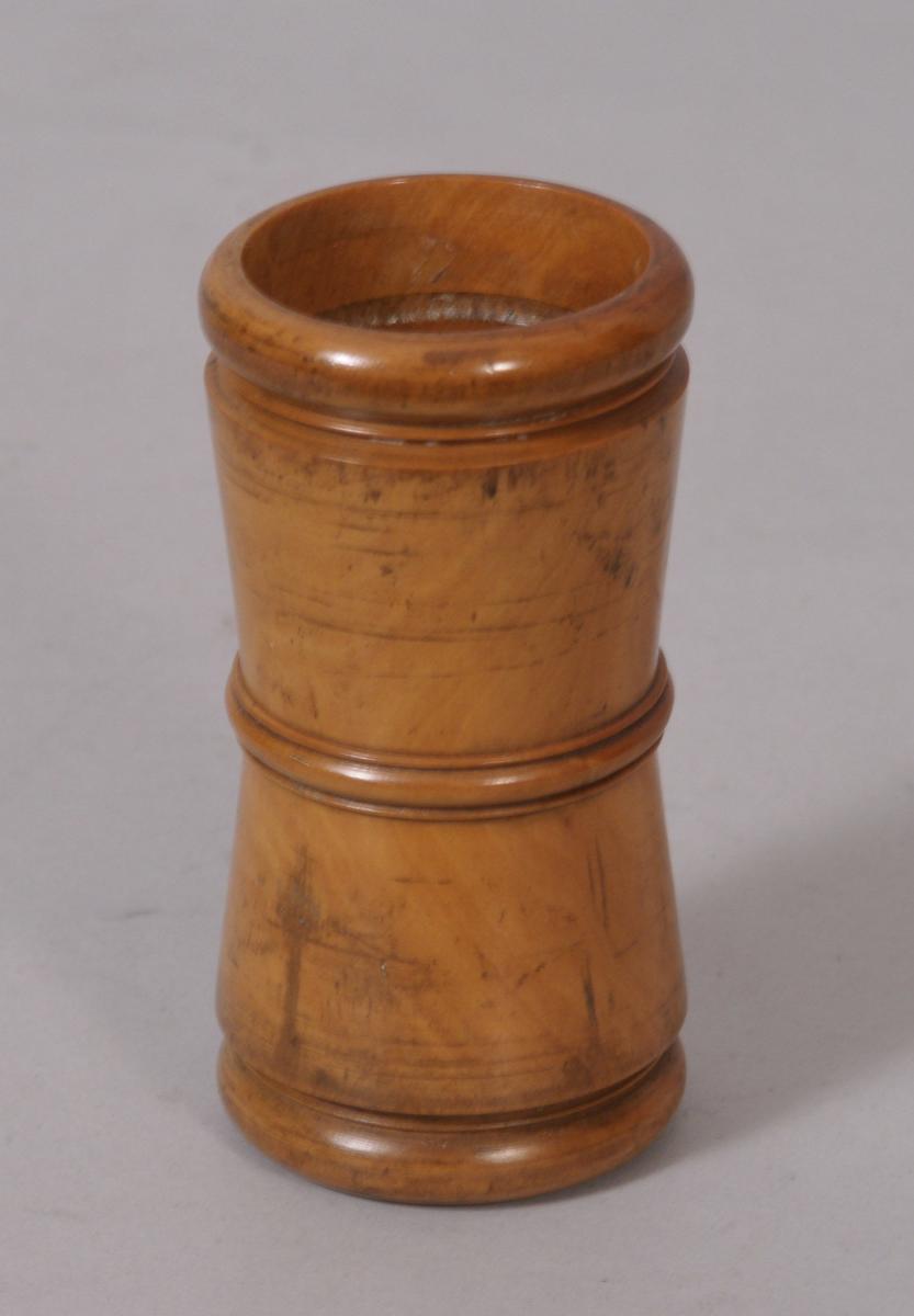 S/2833 Antique Treen George V Boxwood Dice Shaker