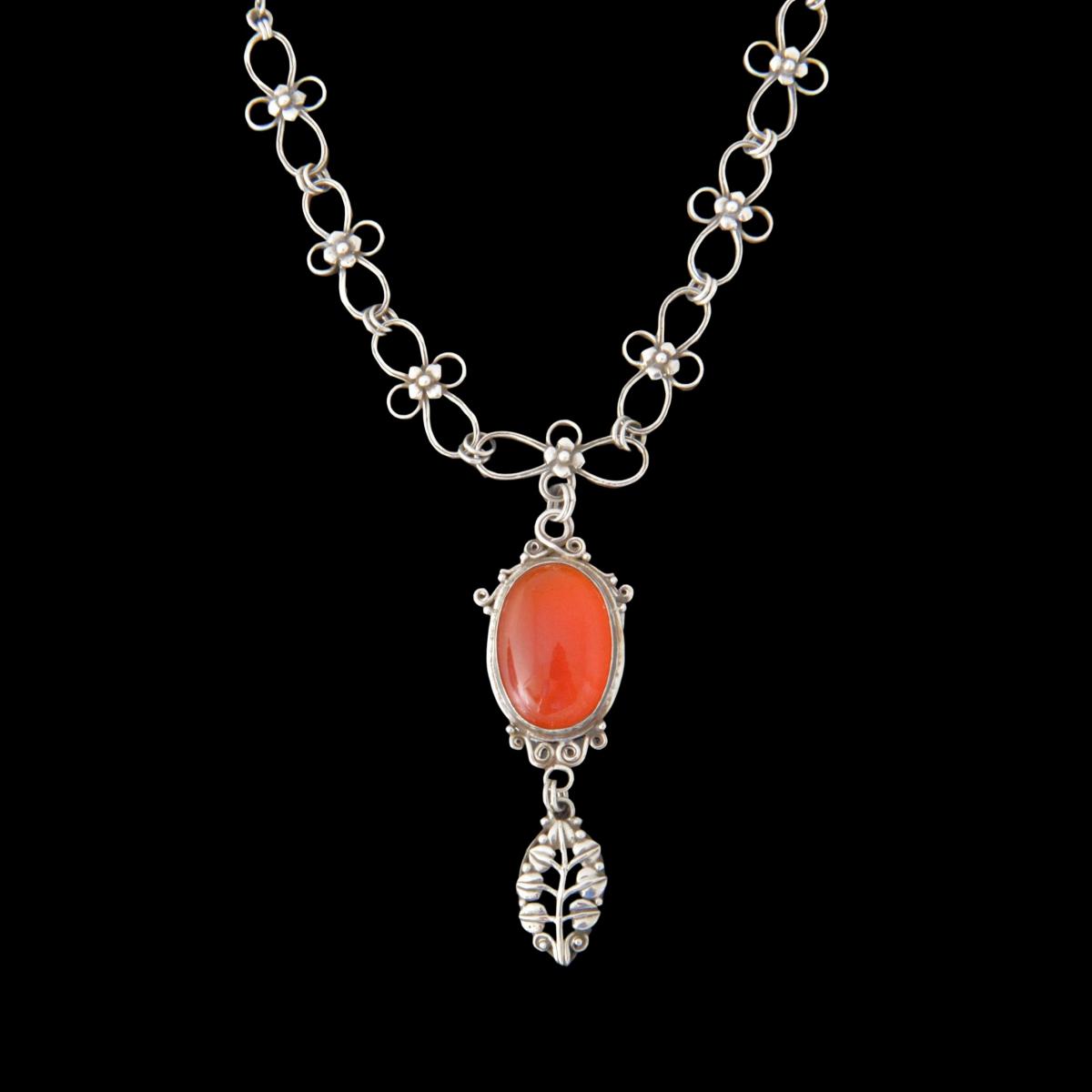 An agate silver pendant attributed to the Artificers Guild