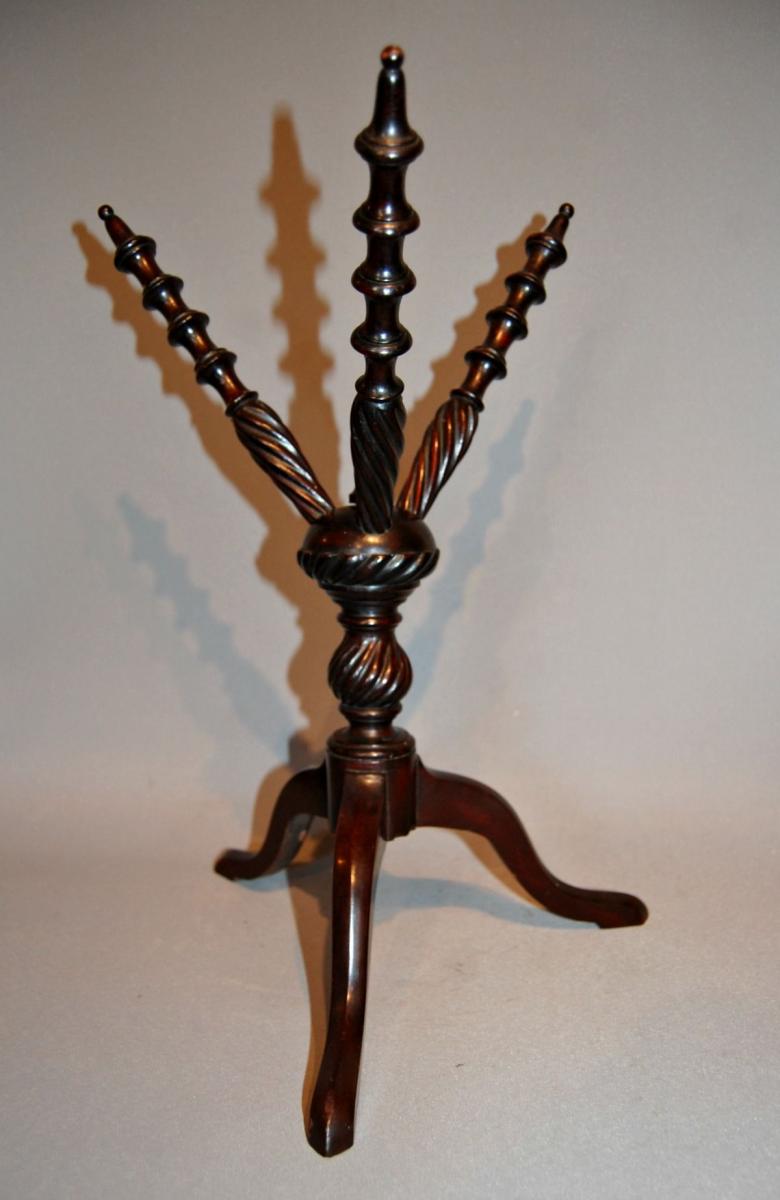 Treen ‘Cat’ Plate Stand, 19th Century