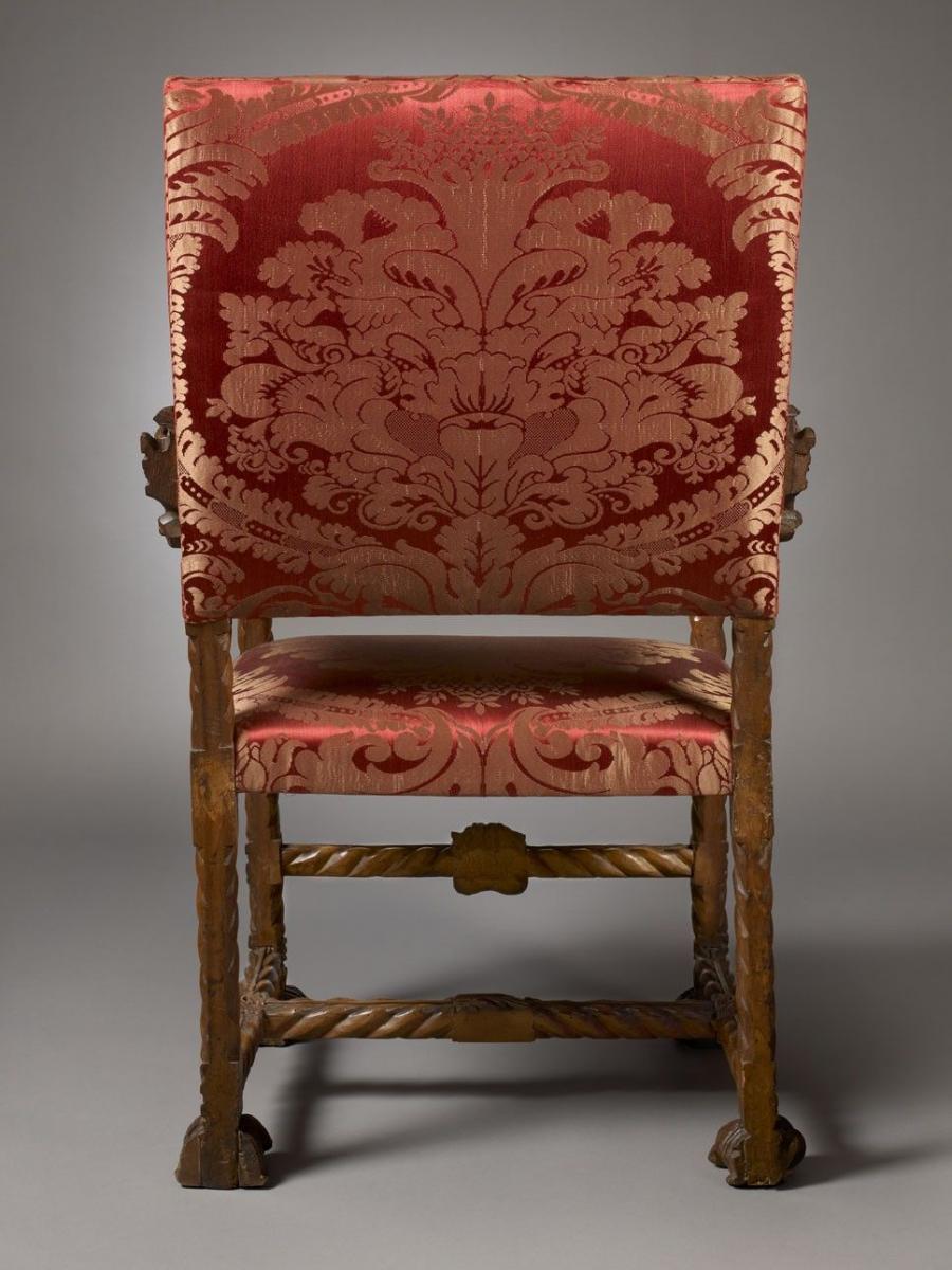 Two Pairs of Baroque Carved Armchairs Walnut Italy, Venice, c. 1680