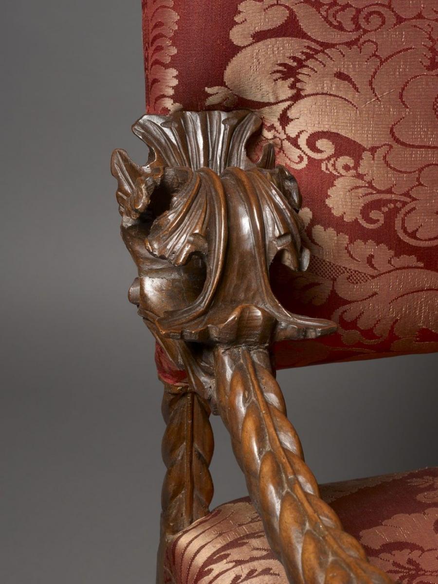 Two Pairs of Baroque Carved Armchairs Walnut Italy, Venice, c. 1680