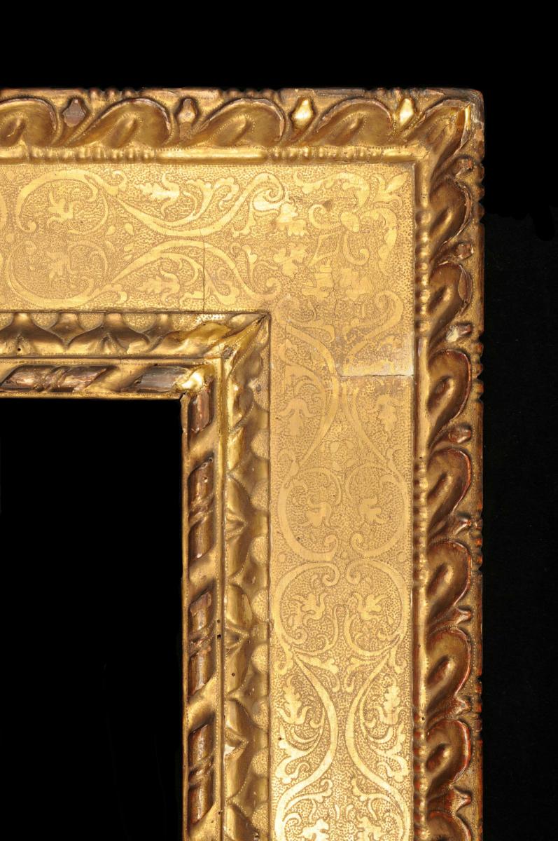 Italian, Bologna, circa 1600 carved and gilded cassetta frame