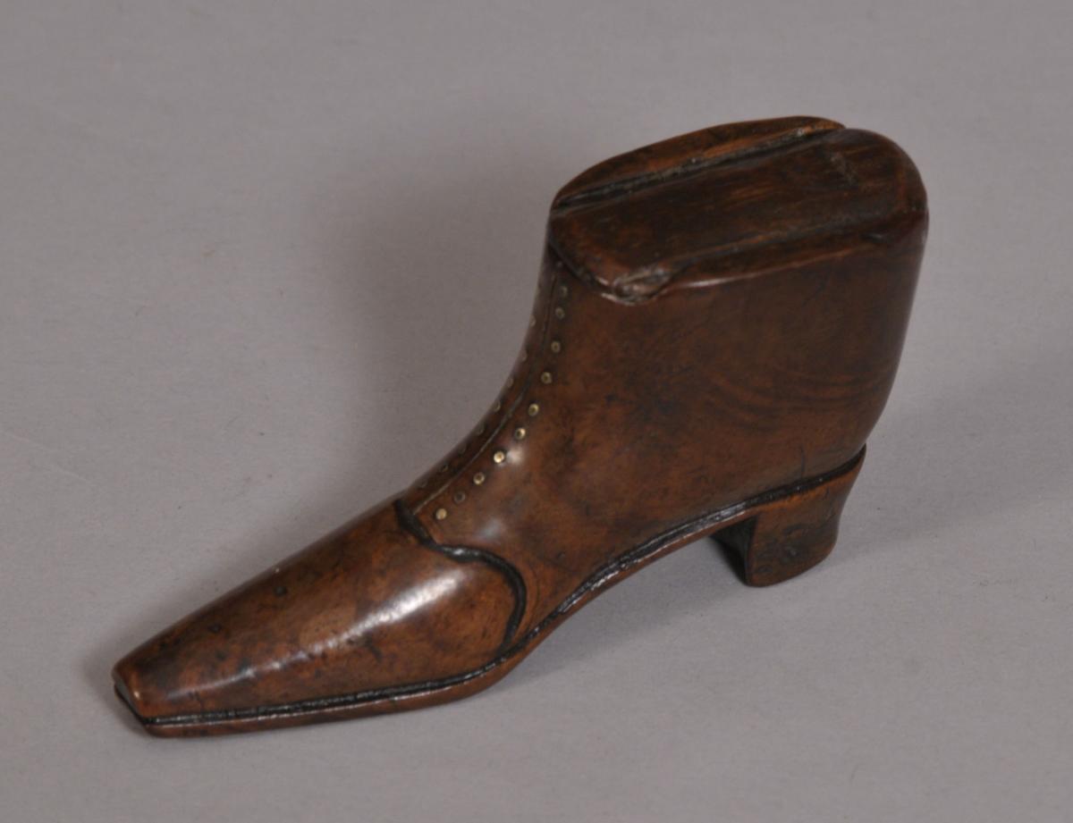 S/3337 Antique Treen 19th Century Walnut Snuff Shoe