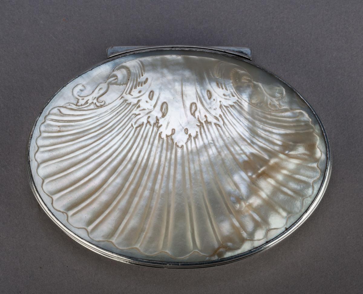Mother of Pearl Snuff Box