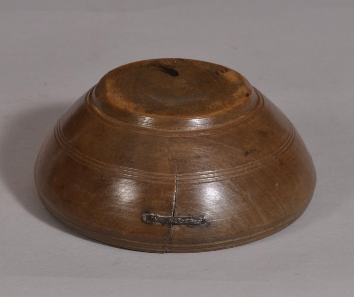 S/3376 Antique Treen 18th Century Welsh Sycamore Cawl Bowl