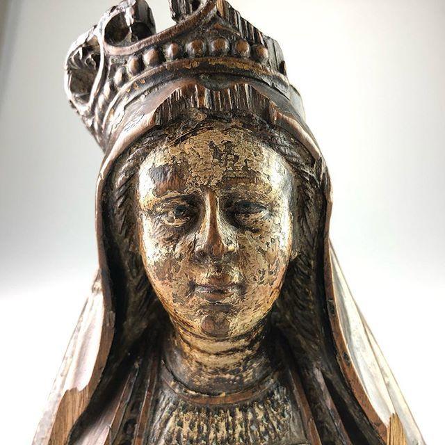 Walnut bust of the Madonna. Northern France, early 16th century