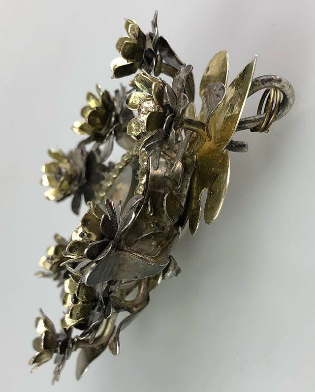 Floral silver gilt devotional pendant. Spanish Colonial, late 17th century