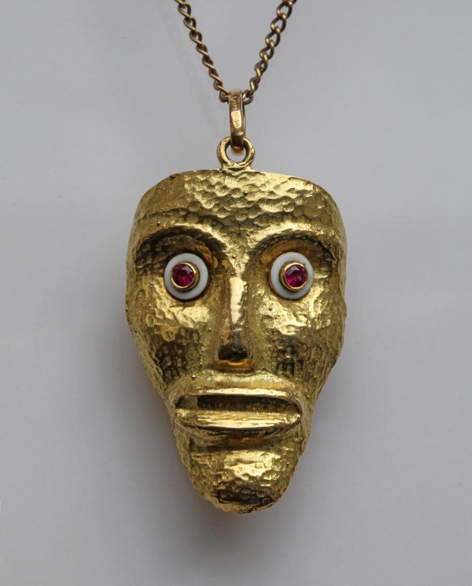 MID CENTURY MODERN (founded c.1950) African Style Gold Pendant Mask