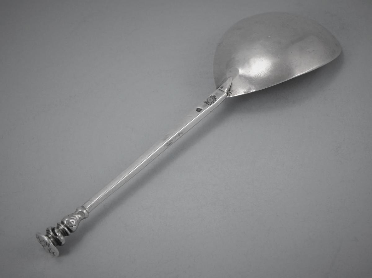 CHARLES I SUSSEX Sterling Silver Seal Top Spoon by William Dobson. Sussex circa 1631