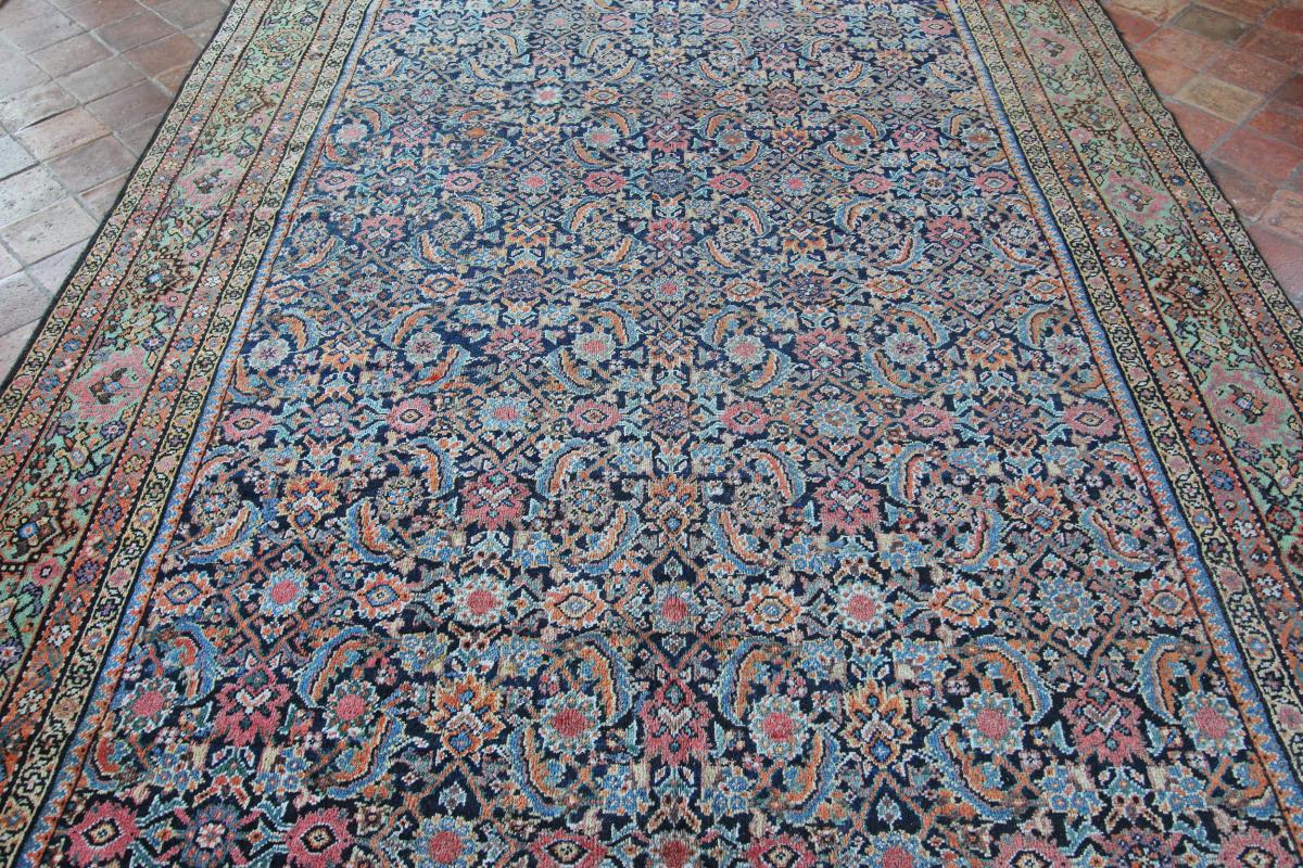 Kelleh carpet from Farahan