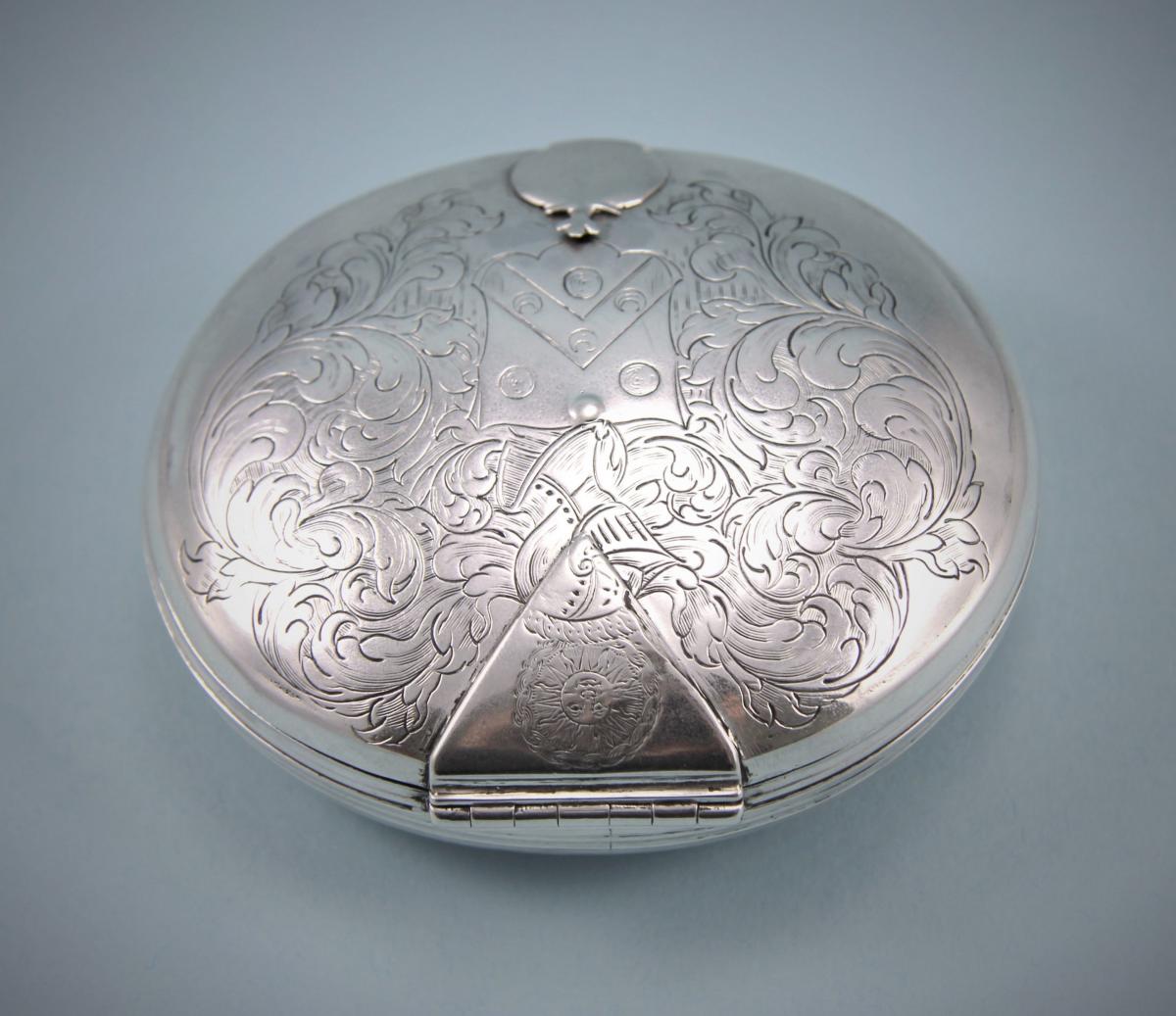 CHARLES II Silver Oval Tobacco Box with Engraved Lid