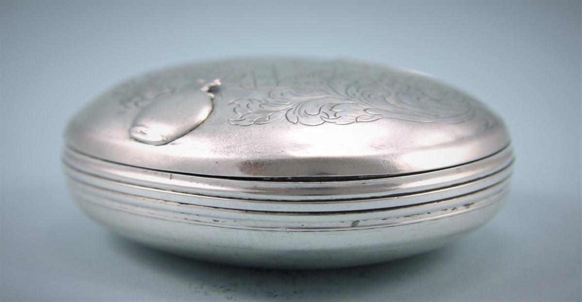 CHARLES II Silver Oval Tobacco Box with Engraved Lid