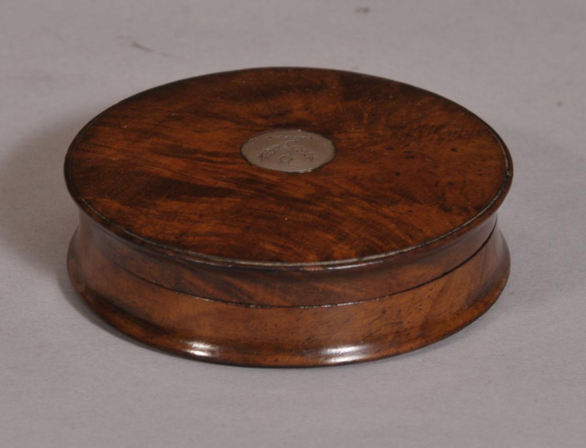 S/3613 Antique Treen 19th Century Figured Walnut Circular Snuff Box