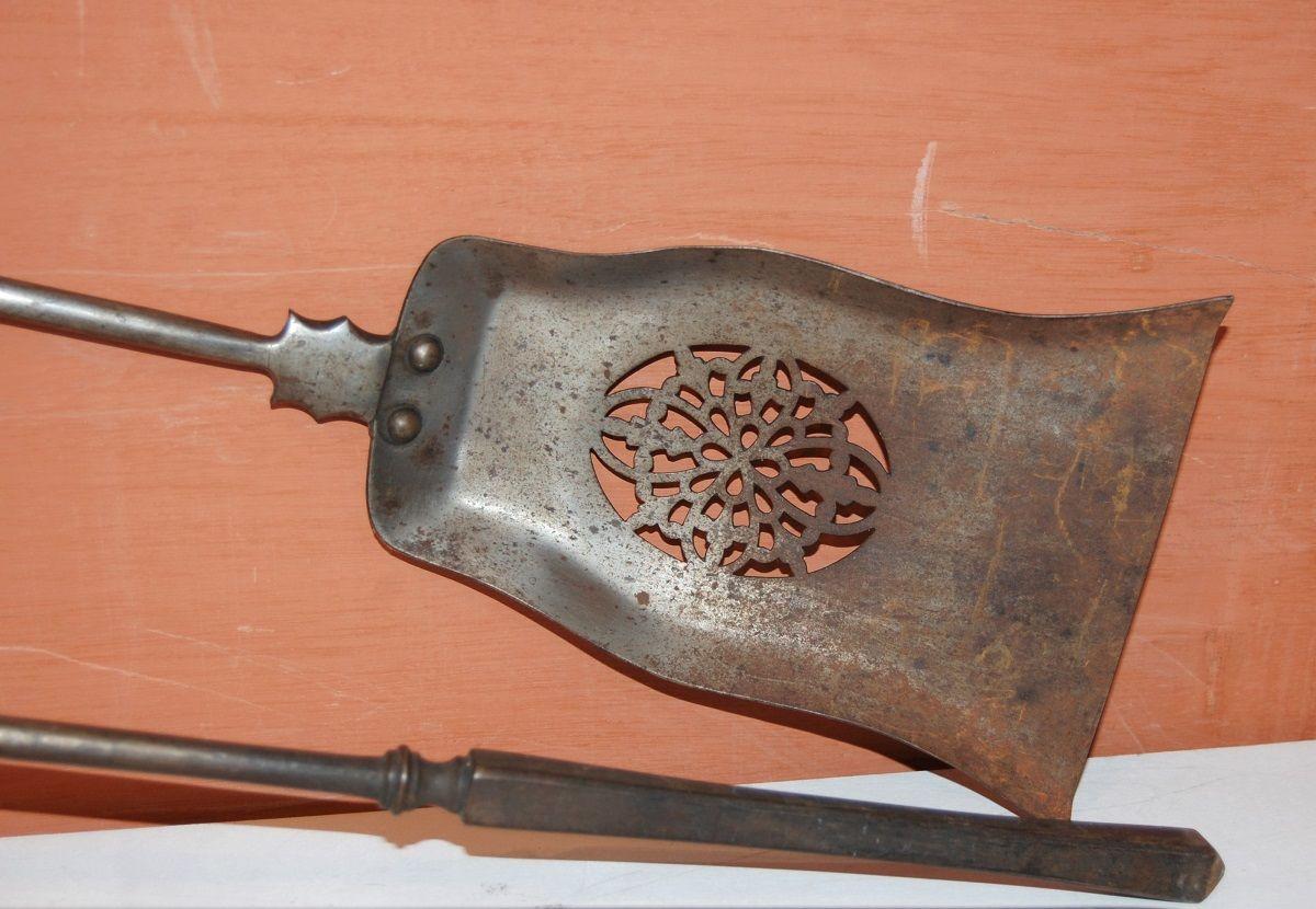 Good Quality 19th Century Fire Iron Set