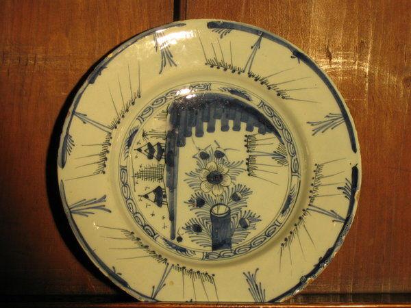 A good, mid-18th century, Dutch delftware plate