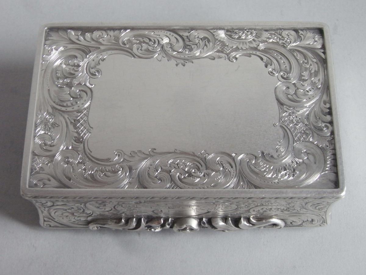 An exceptionally fine & rare Table Snuff Box made in London in 1845 by Rawlings & Summers