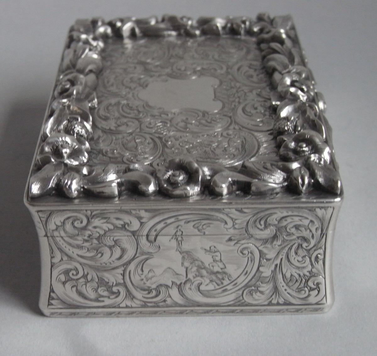 An exceptionally fine & rare Table Snuff Box made in London in 1845 by Rawlings & Summers