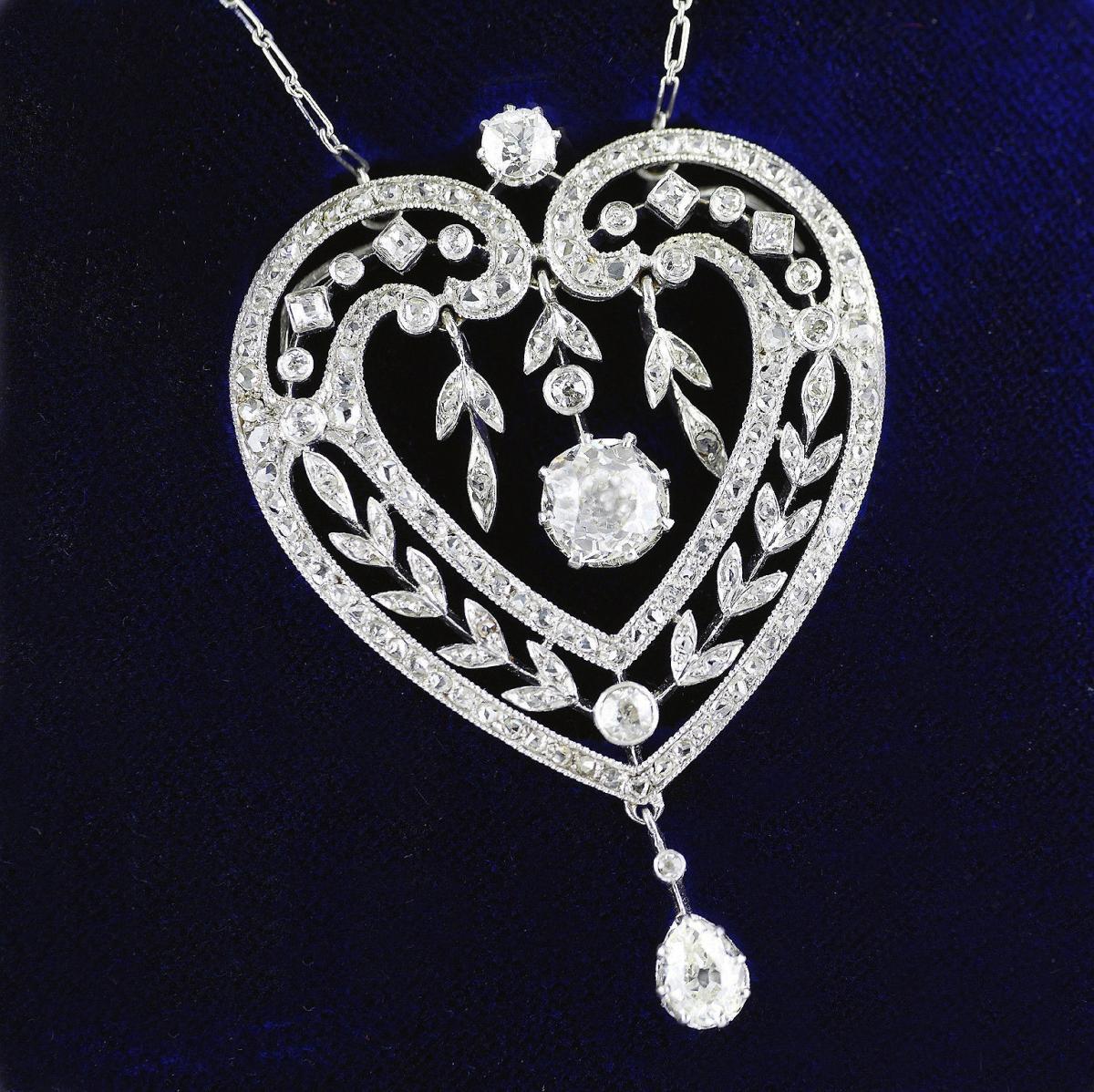 Diamond Platinum Heart Shape Belle Époque Pendant Necklace circa 1910