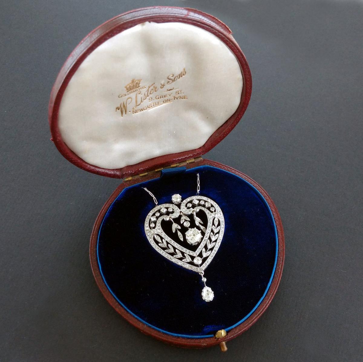 Diamond Platinum Heart Shape Belle Époque Pendant Necklace circa 1910