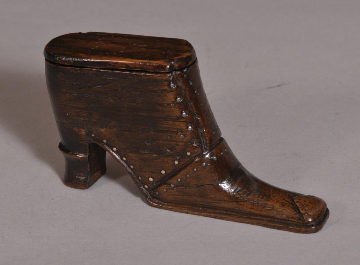 S/3638 Antique Treen 19th Century Oak Snuff Boot