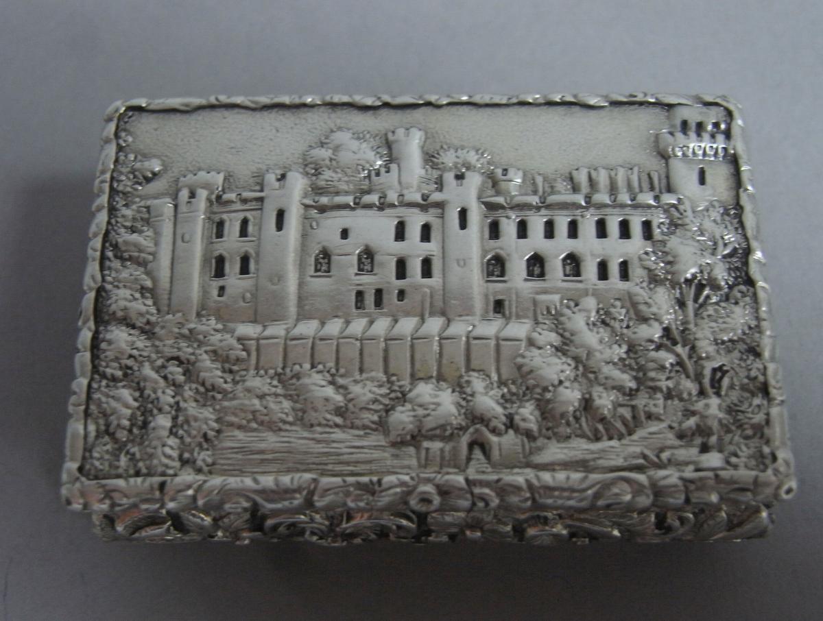 A very rare Castle Top Vinaigrette Vinaigrette depicting Warwick Castle. Made in Birmingham in 1836 by Nathaniel Mills