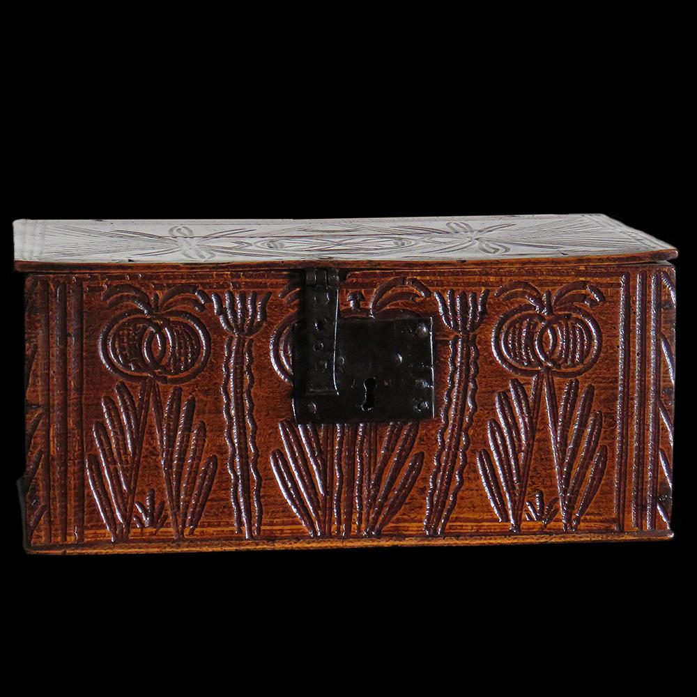 English or Welsh Table Box in Sycamore circa 1660