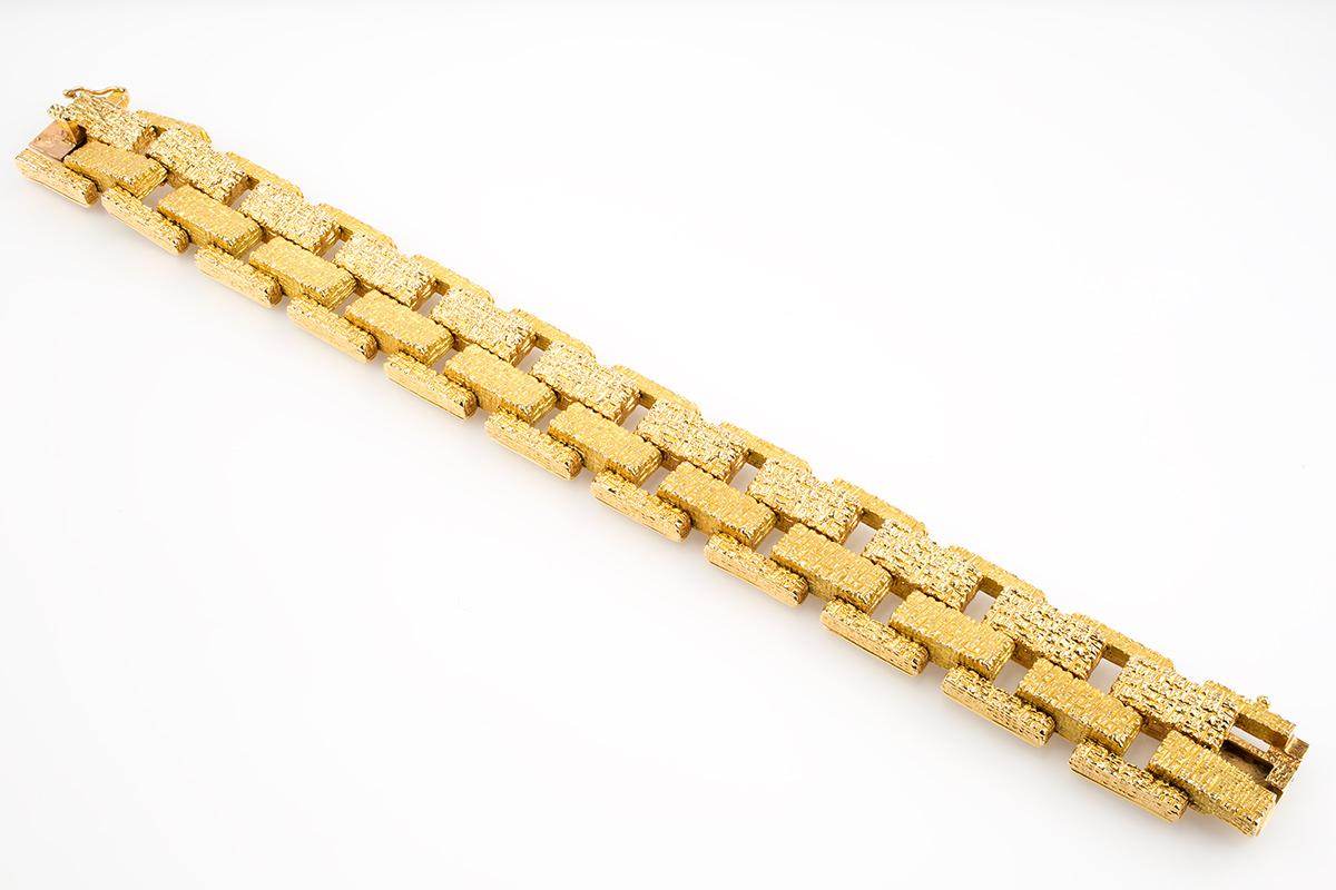 Bracelet in 18 Karat Gold of Interlocking Brick Design, French circa 1965