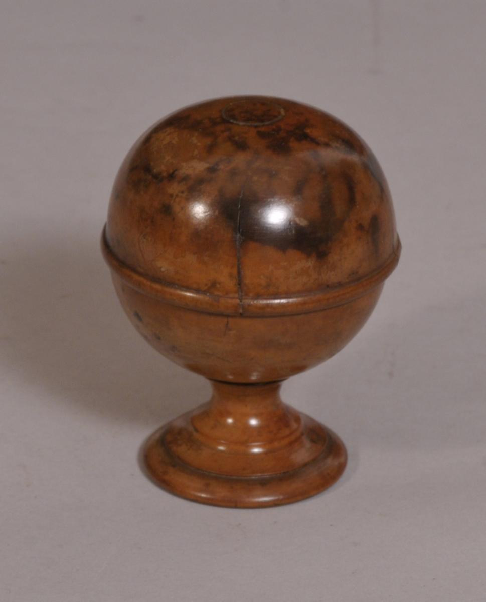 S/3693 Antique Treen 19th Century Boxwood Pill Silverer