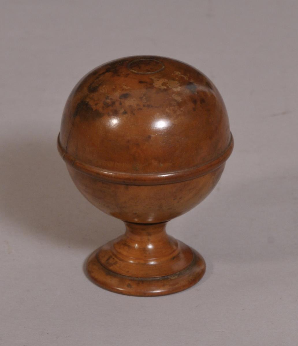 S/3693 Antique Treen 19th Century Boxwood Pill Silverer