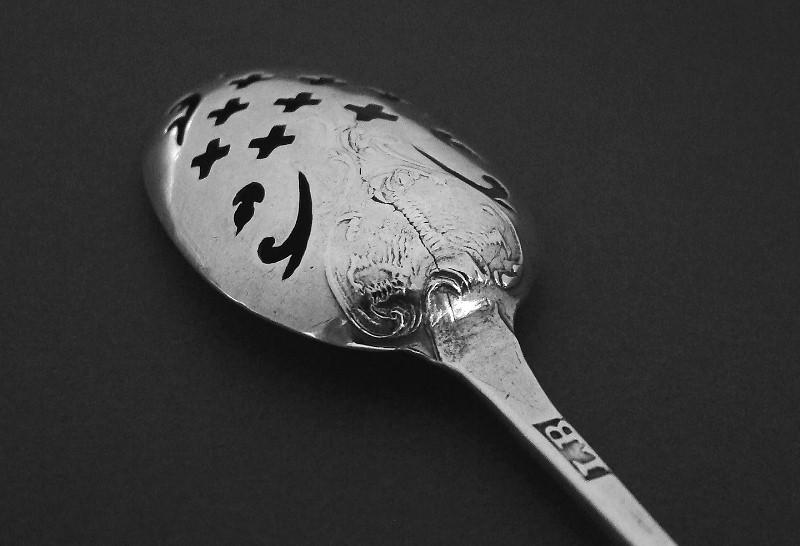 Georgian Silver 'Shell & Scroll-Back' Mote Spoon
