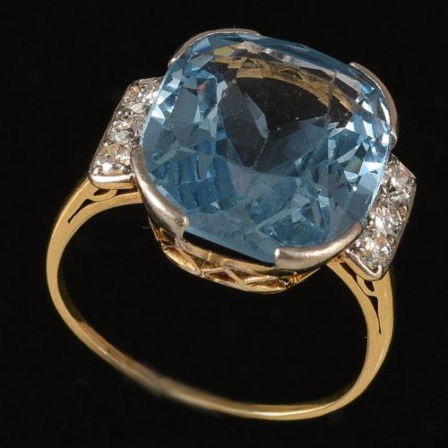 Platinum gold  aquamarine diamond ring