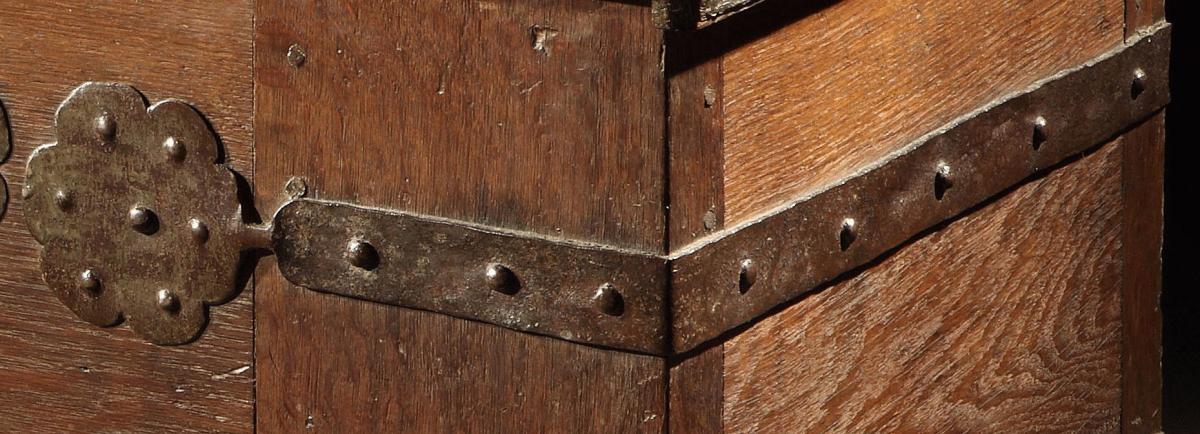 Chest or Stollentruhe, early-16th century, German Gothic, oak chest, original ironwork, Westphalian