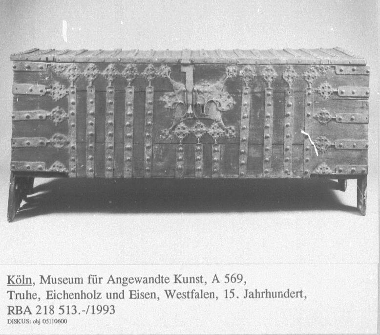 Chest or Stollentruhe, early-16th century, German Gothic, oak chest, original ironwork, Westphalian