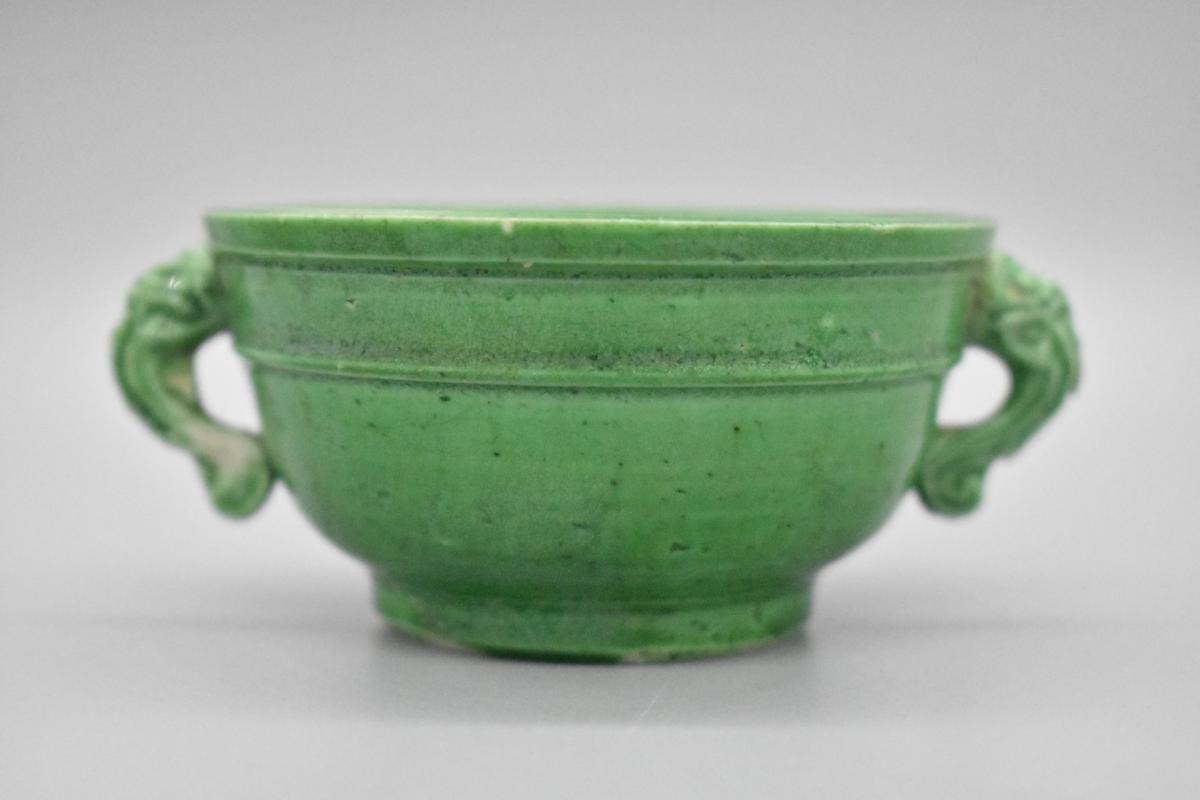 A green-glazed miniature guy vessel form cup with mythical beast handles. 