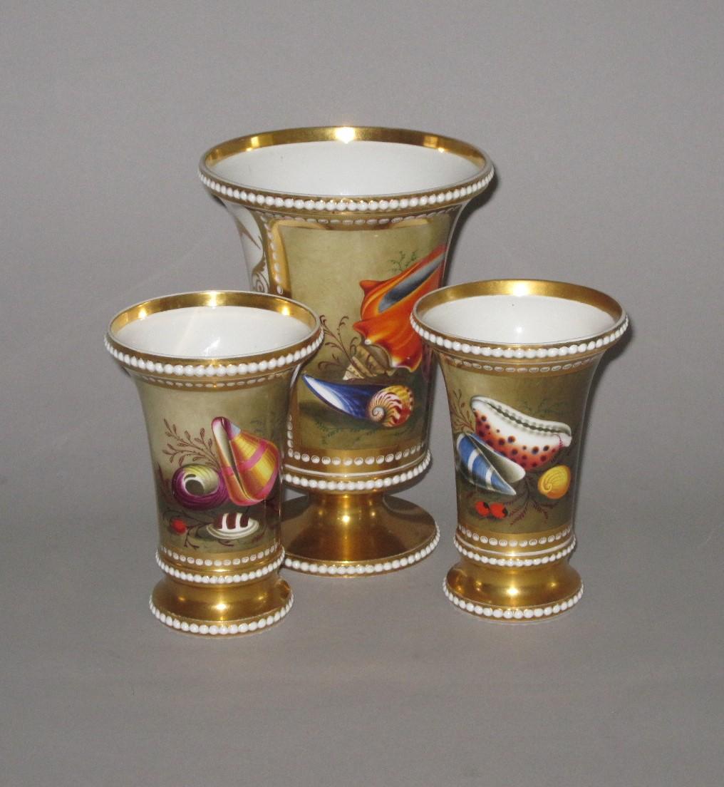 Garniture of three Spode porcelain vases, circa 1821-23