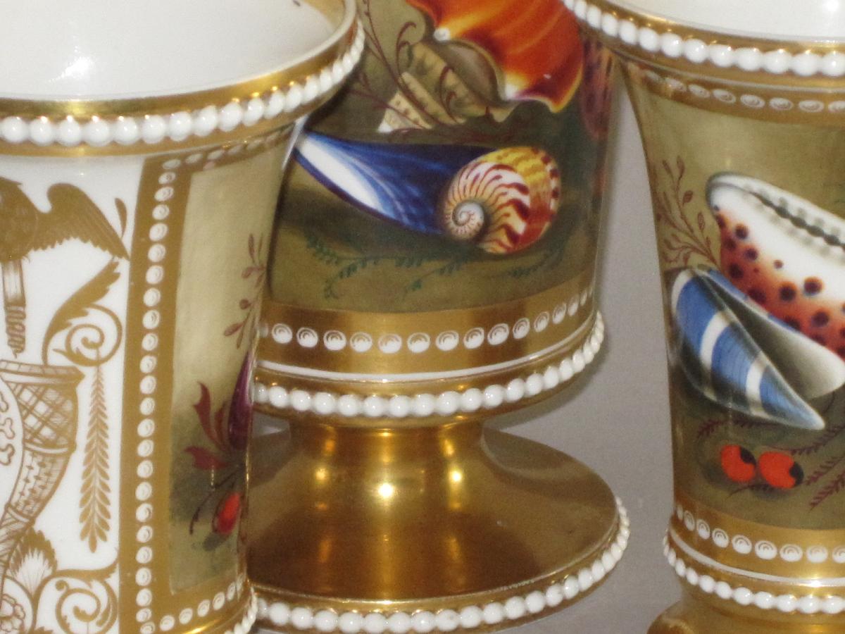 Garniture of three Spode porcelain vases, circa 1821-23