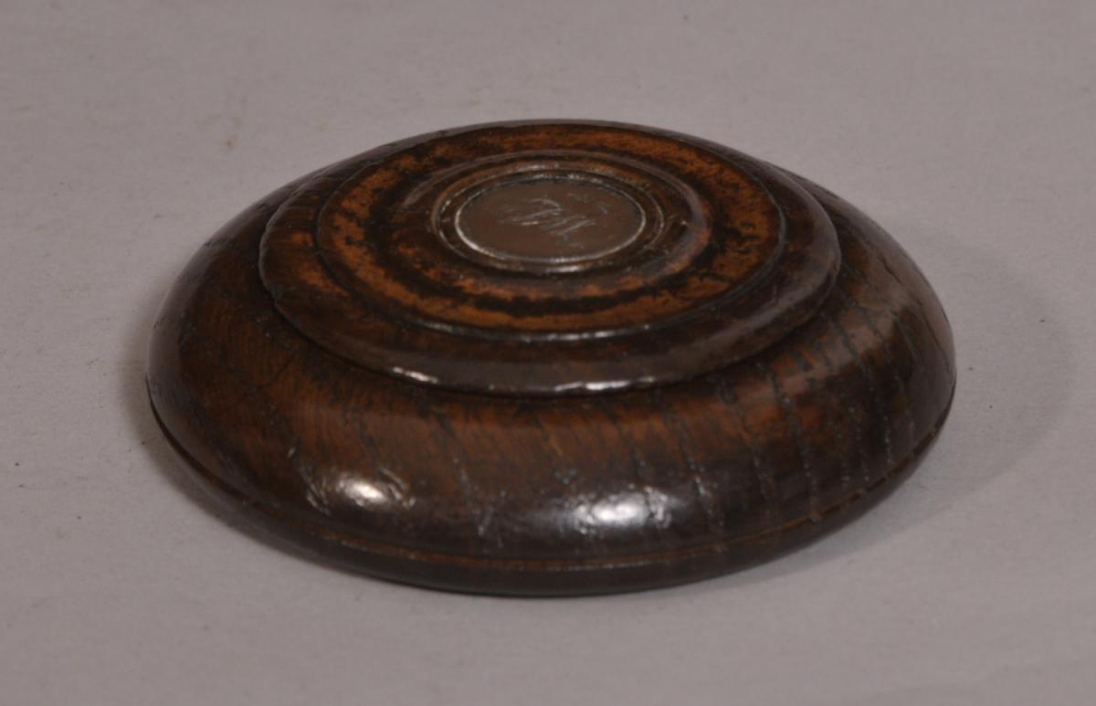 S/3770 Antique Treen 19th Century Oak Snuff Box