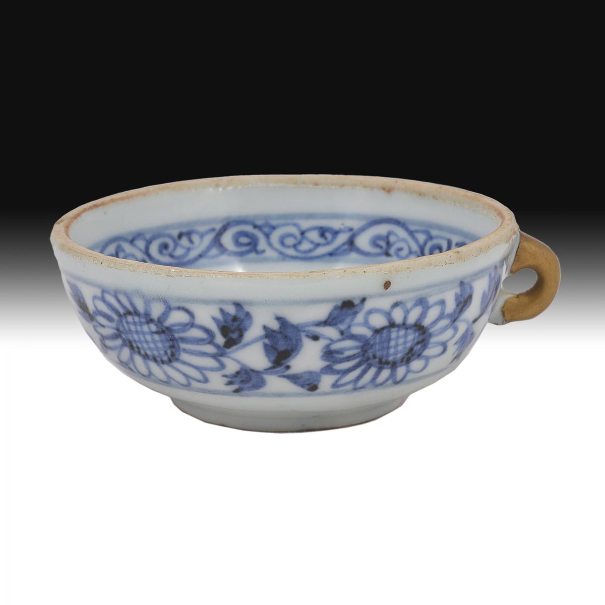 Yuan Blue and white cup with Kintsugi handle