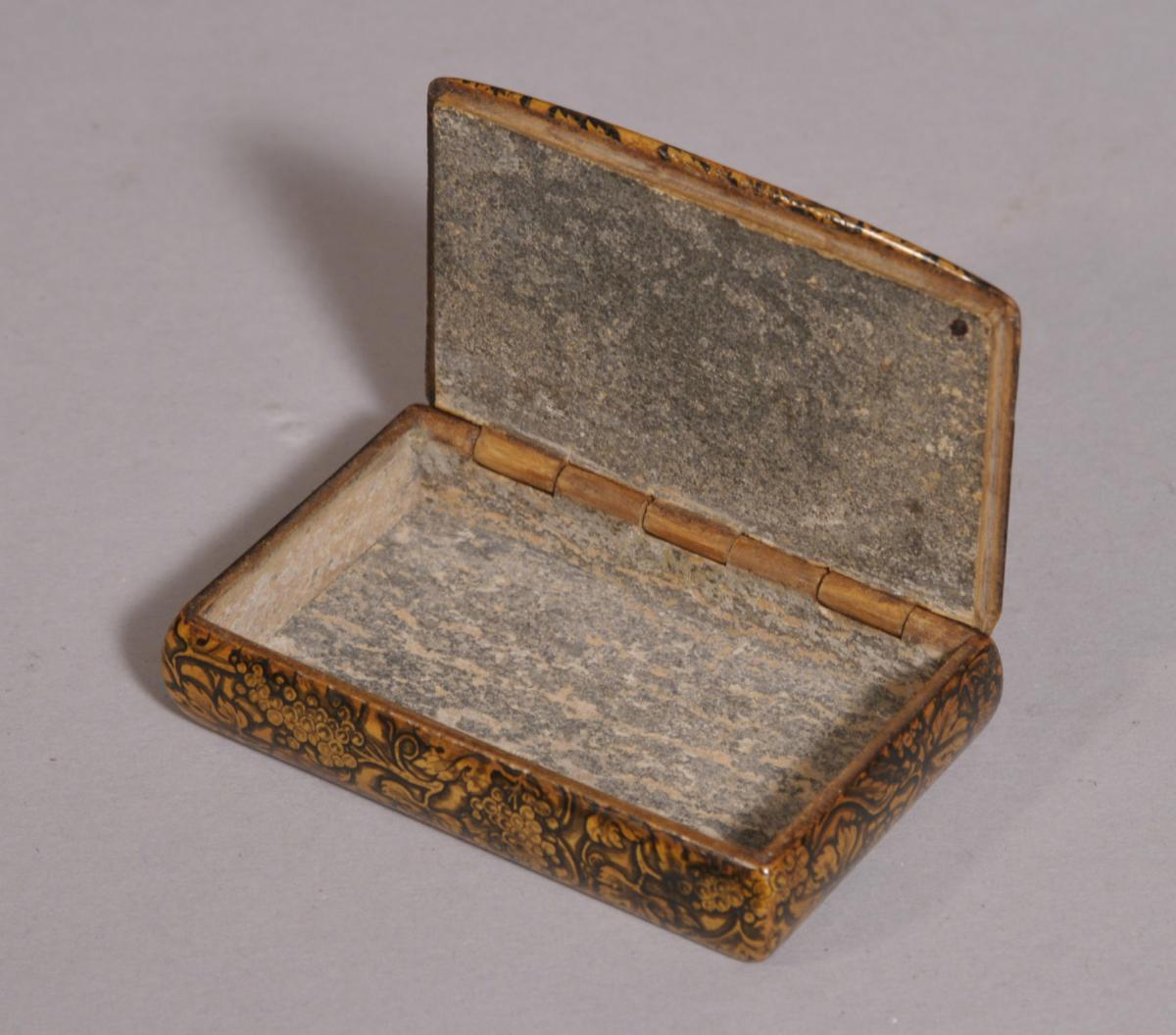 S/3791 Antique Treen 19th Century Penwork Snuff Box