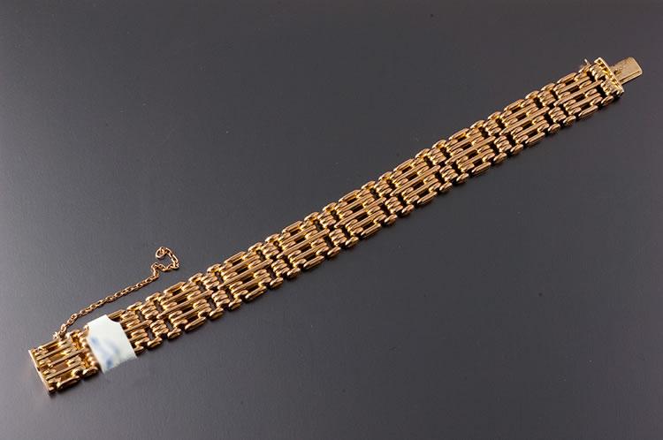 15ct gold unusual gate bracelet
