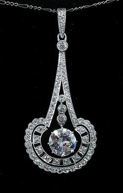Diamond Art Deco and onyx pendant | BADA
