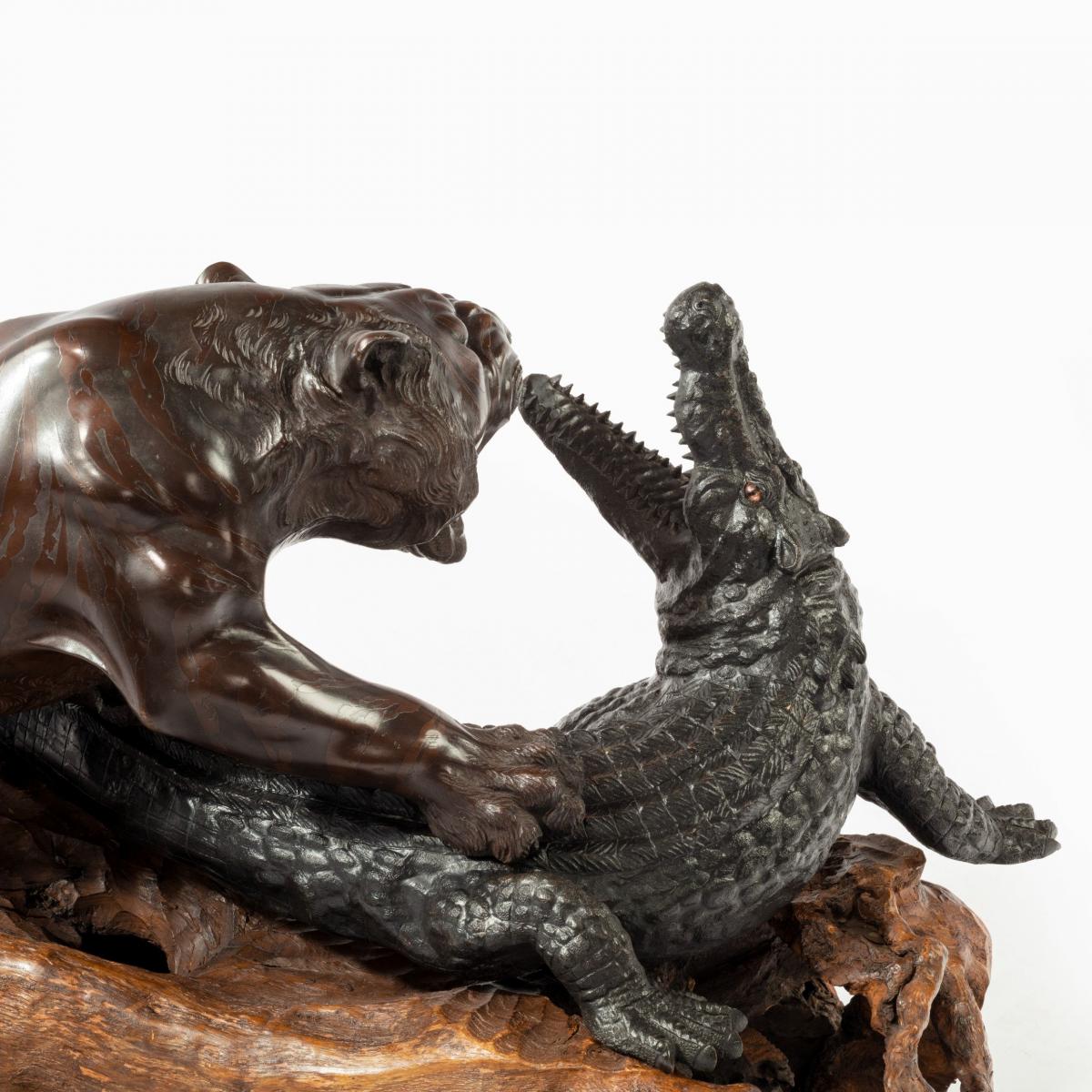 Meiji period bronze of a tiger and an alligator by Genryusai Seiya
