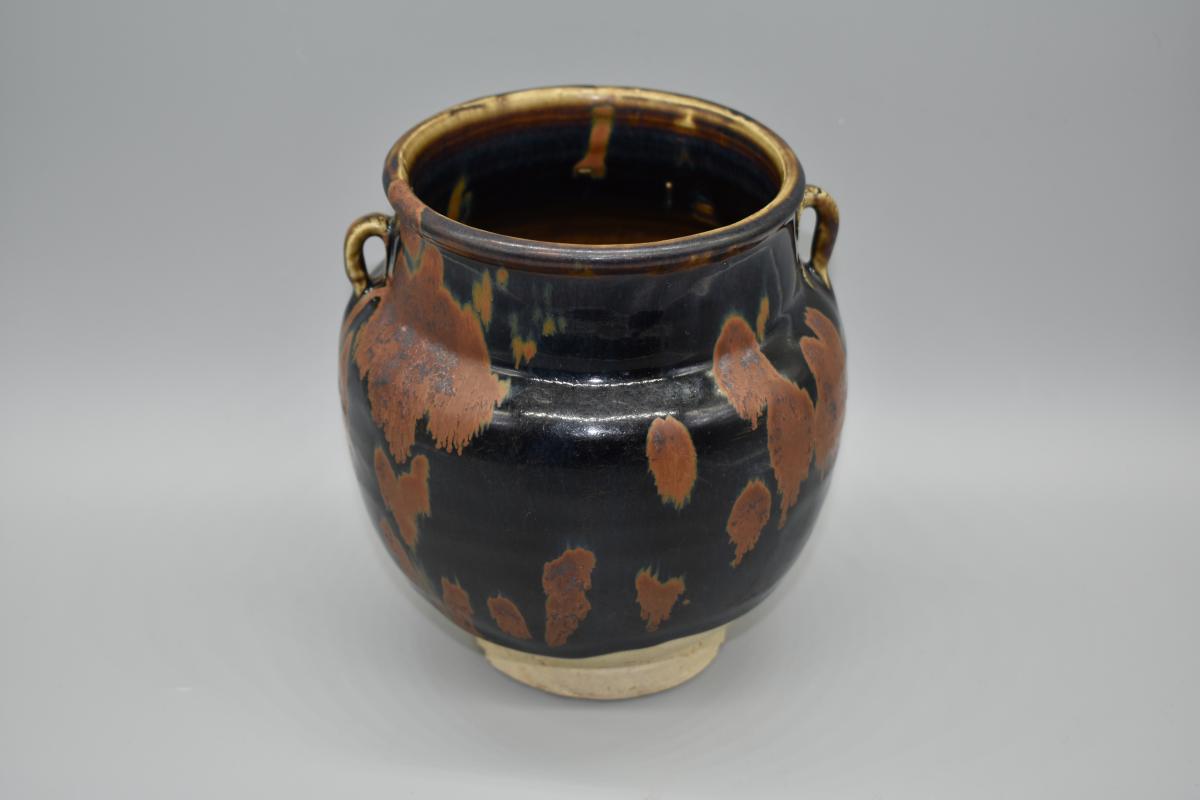 A Henan Russet-Splashed Black-Glazed Twin-Handled Jar