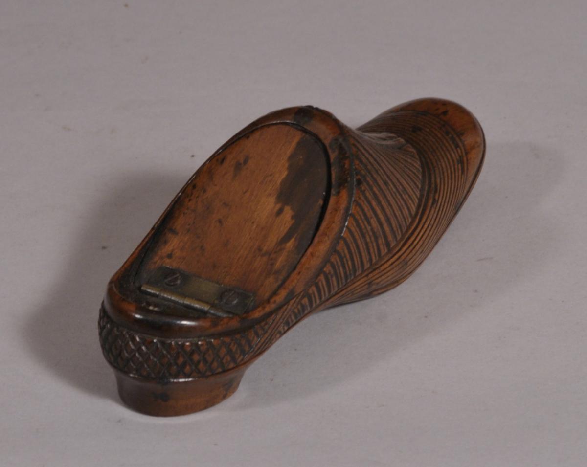 S/3946 Antique Treen 19th Century Table Top Fruitwood Snuff Shoe
