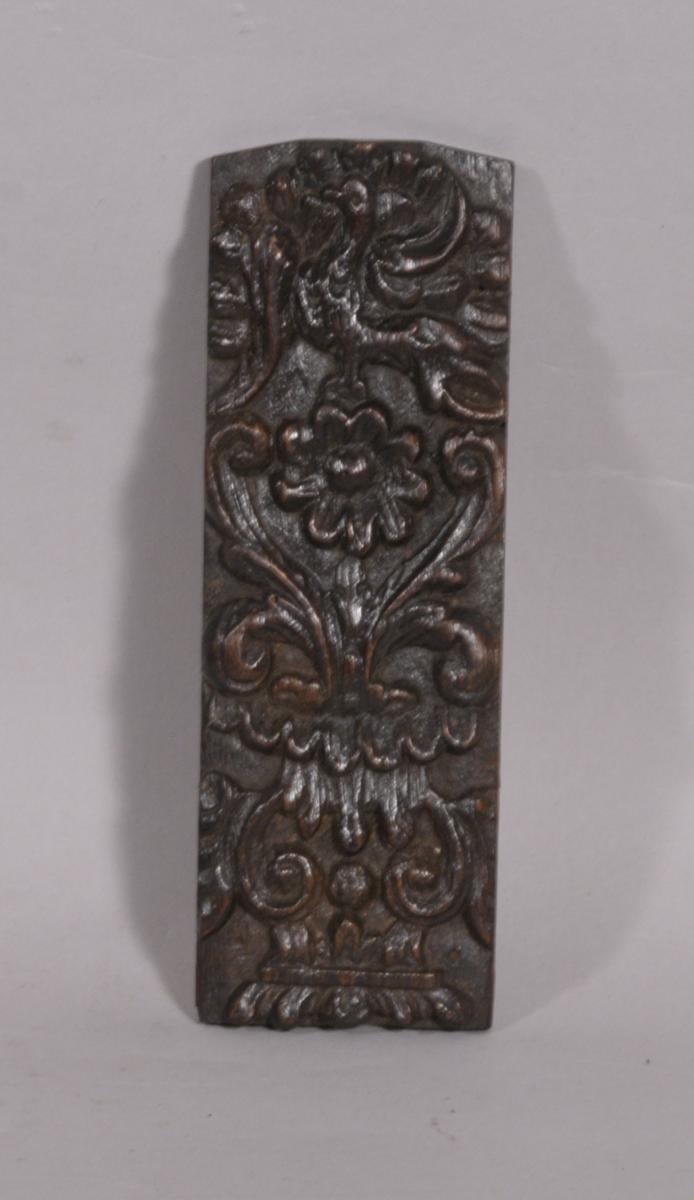 S/3915 Antique Mid 17th Century Carved Oak Fragment Headed by a Winged Griffin